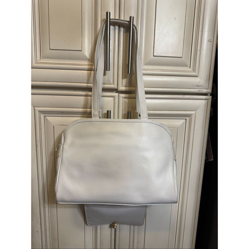 Vintage Lou Taylor Women's Twist Lock Front Shoulder Bag White